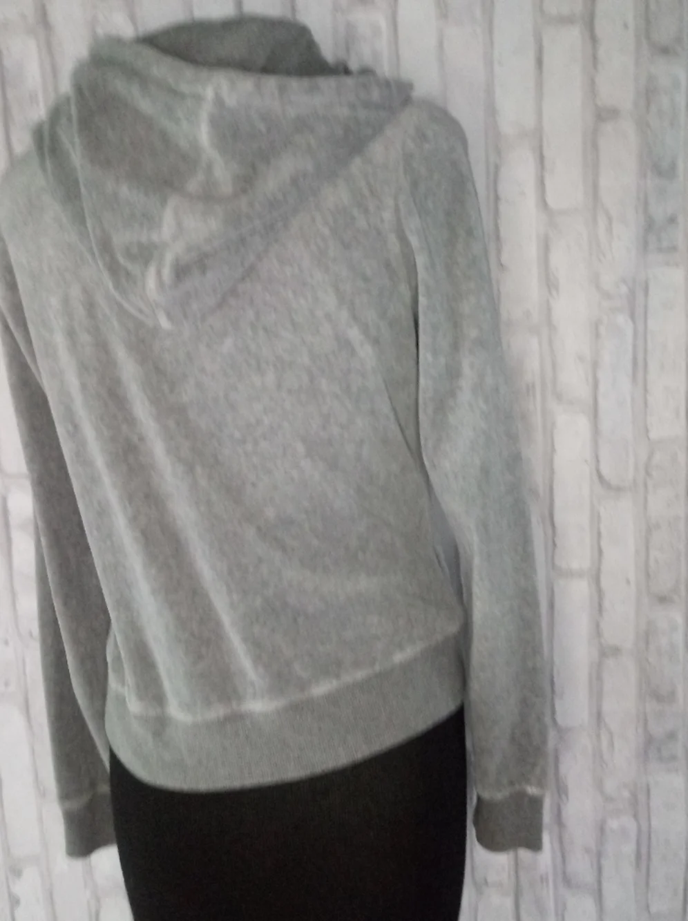 XXI woman's gray zip-up Hoodie jacket